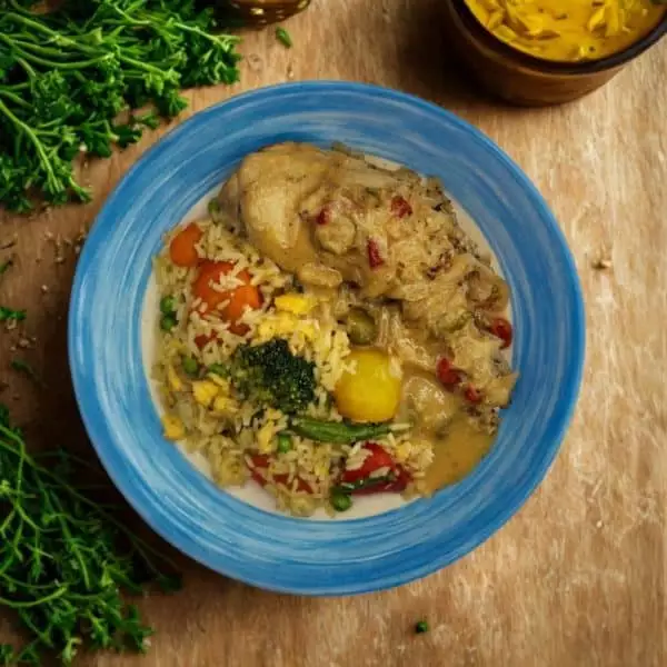 Poulet Yassa sénégalais et riz sauté aux légumes