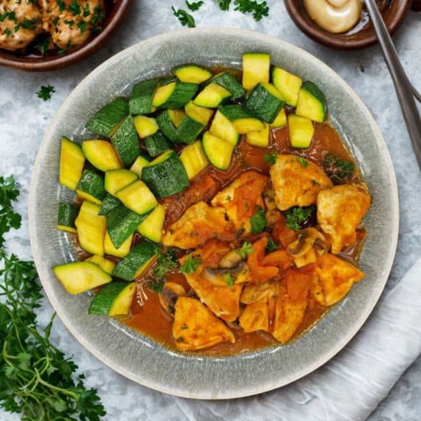 Poulet Célestine et courgettes sautées à l’ail