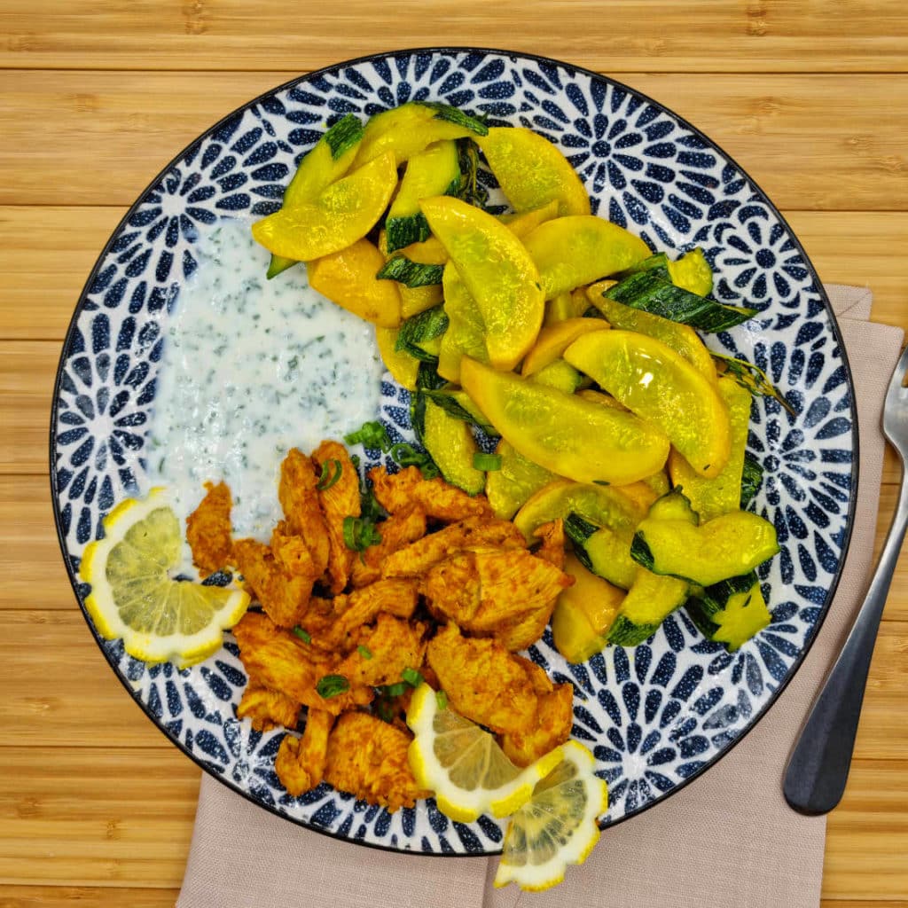 Poulet Tandoori, sauce yaourt grec et courgettes sautées