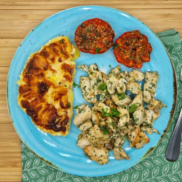 Sauté de dinde thym romarin, gratin dauphinois et tomates persillées