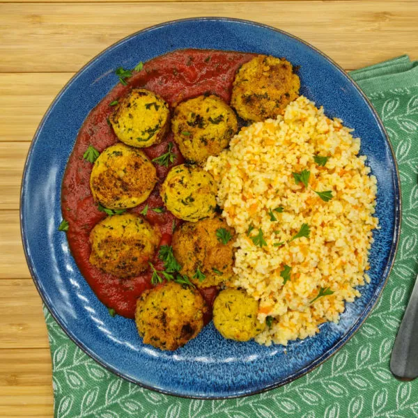 Falafels, sauce tomate et boulgour aux carottes