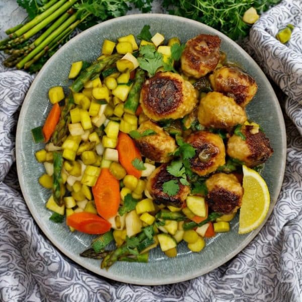 Boulettes de poulet à l’iranienne et poêlée 5 légumes