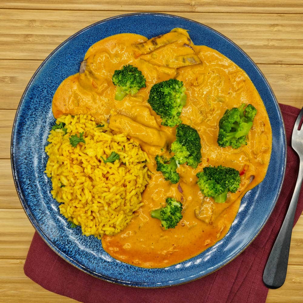 Agnello al curry con riso allo zafferano