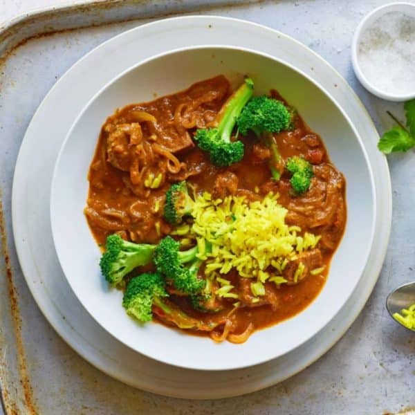 Curry d’agneau parfumé et riz au curcuma