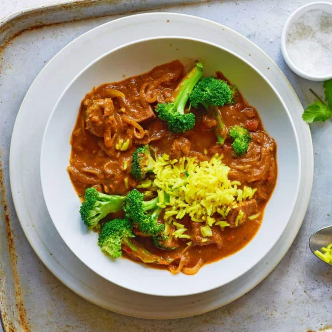 Curry d’agneau parfumé et riz au curcuma