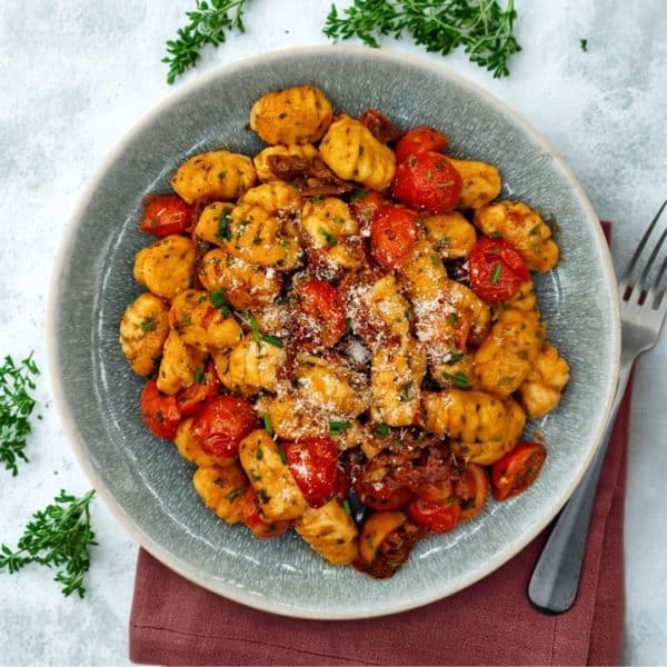 Gnocchi et sauce tomate aux fines herbes