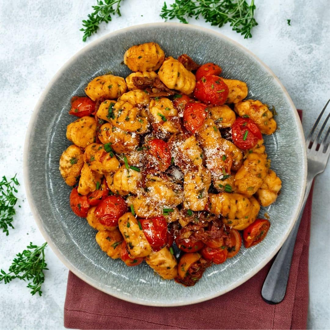 Gnocchi et sauce tomate aux fines herbes