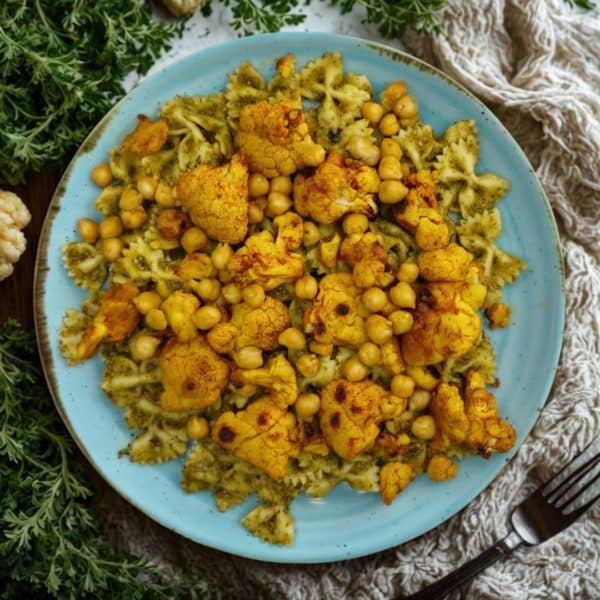 Farfalle au pesto d’olives et chou-fleur rôti aux épices