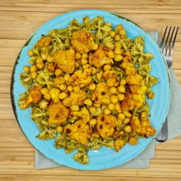 Farfalle au pesto d’olives et chou-fleur rôti aux épices