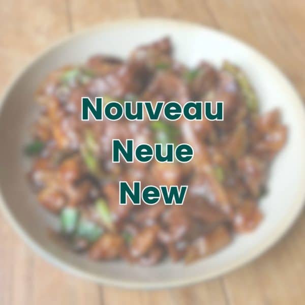 Gebratenes Rindfleisch mit Zwiebeln und kantonesischem Reis