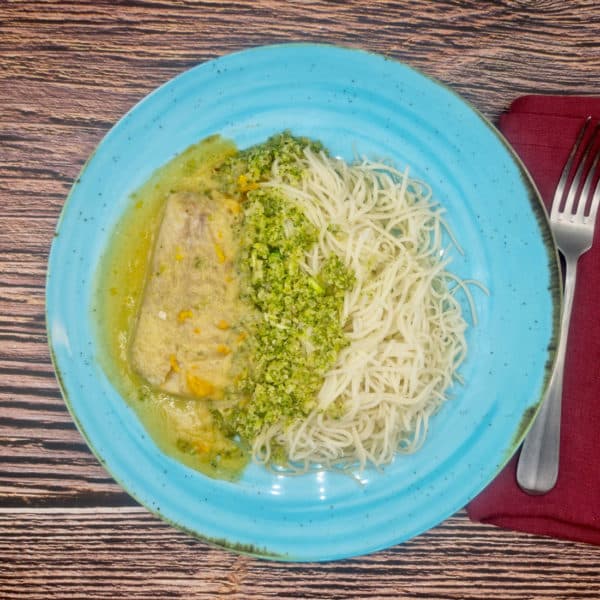 Kabeljau mit Miso und Orange, Brokkoli-Reis und chinesischen Nudeln