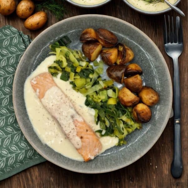 Saumon sauce à l'aneth & grenailles avec une fondue de poireaux