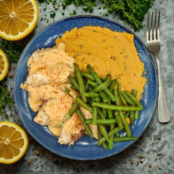 Poulet-sauce-cremeuse-au-chorizo-haricots-verts-et-puree-de-pois-chiches-au-citron-et-epices