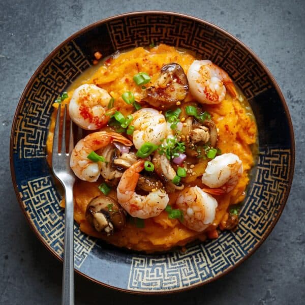Crevettes à l’ail et lait de coco, purée de patates douces au gingembre
